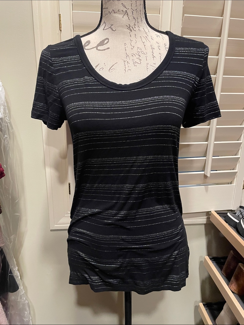 a.n.a. Black Metallic Stripe Ruched Tee – Small